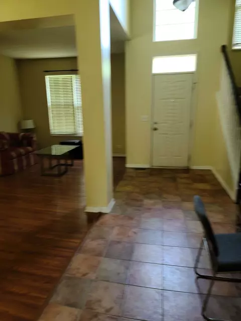 656 Biltmore Dr, Bartlett, IL 60103 photo 2