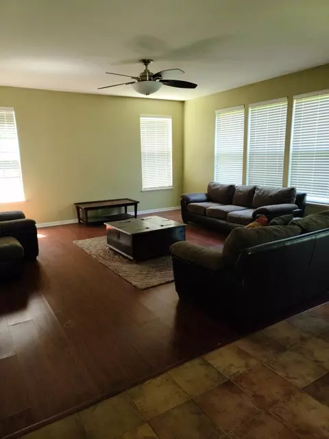 656 Biltmore Dr, Bartlett, IL 60103 photo 4