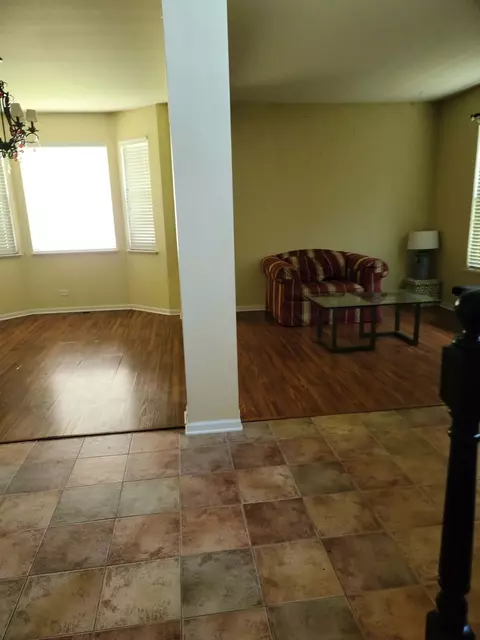 656 Biltmore Dr, Bartlett, IL 60103 photo 3