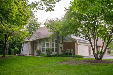 30 W041 Penny Ln, Warrenville, IL 60555