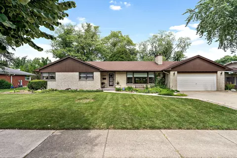 3500 Brookmeade Dr, Rolling Meadows, IL 60008 photo 2
