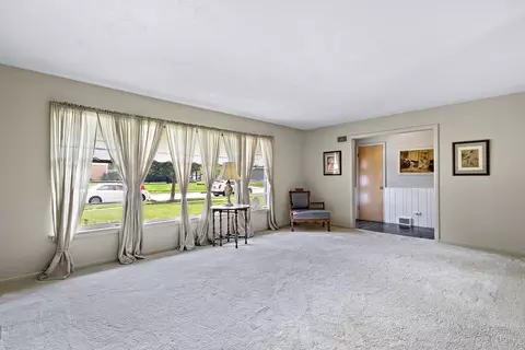 3500 Brookmeade Dr, Rolling Meadows, IL 60008 photo 5