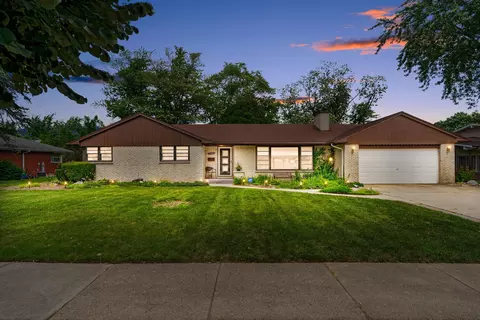 3500 Brookmeade Dr, Rolling Meadows, IL 60008