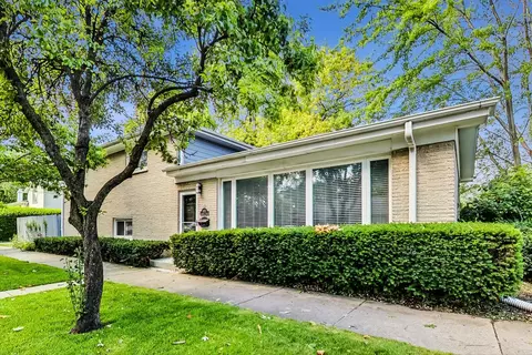 8720 Lockwood Ave, Skokie, IL 60077