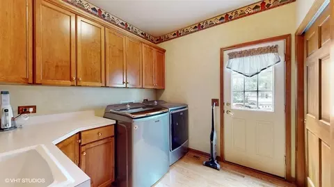 26 W011 Deerpoint Dr, Wheaton, IL 60187 photo 18