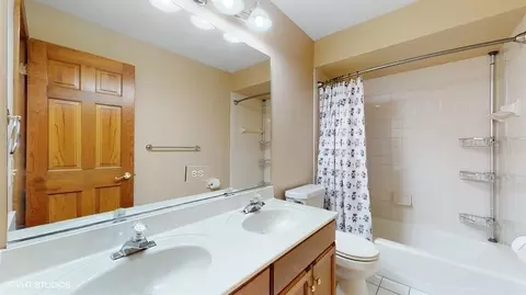 26 W011 Deerpoint Dr, Wheaton, IL 60187 photo 33