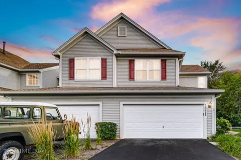 2921 Pleasant Plains Dr, Saint Charles, IL 60175