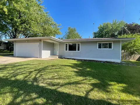 902 Oeffling Dr, Mchenry, IL 60051 photo 1