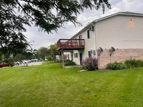 390 Echo Ln #2, Aurora, IL 60504 photo 2