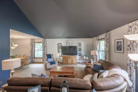 17363 Ann Dr, Plainfield, IL 60586 photo 4