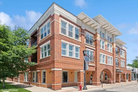 2935 Central St #304, Evanston, IL 60201