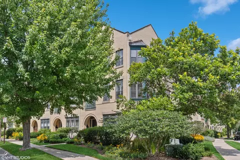 119 Whistler Rd, Highland Park, IL 60035