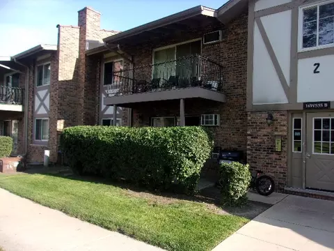 16 W535 79th St #2-105, Willowbrook, IL 60527