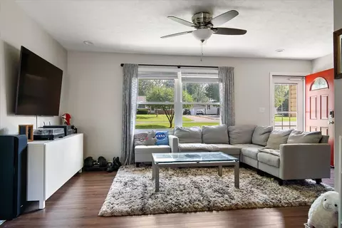 306 E Adams St, Towanda, IL 61776 photo 4