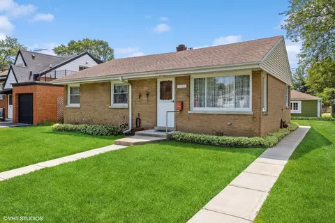 9511 Lincoln Ave, Brookfield, IL 60513