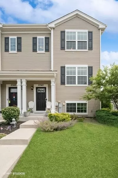 2340 Aurora Dr #2084, Pingree Grove, IL 60140