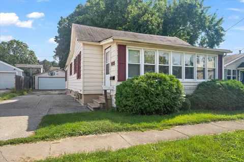 705 E Miller St, Bloomington, IL 61701