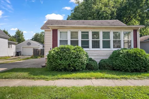 705 E Miller St, Bloomington, IL 61701 photo 2