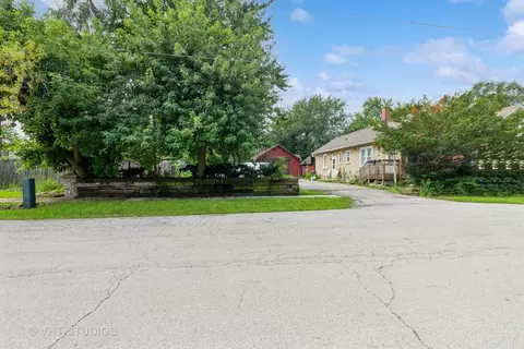 1317 Plain Ave, Aurora, IL 60505