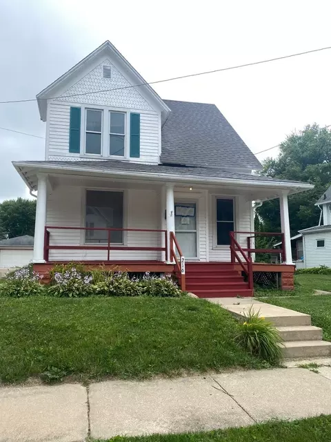 216 W Chamberlin St, Dixon, IL 61021