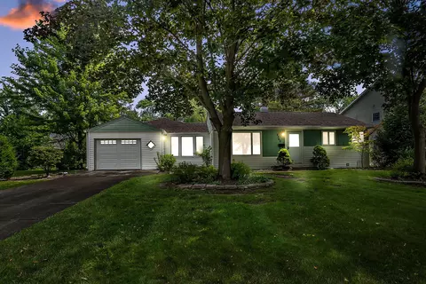 2702 School Dr, Rolling Meadows, IL 60008
