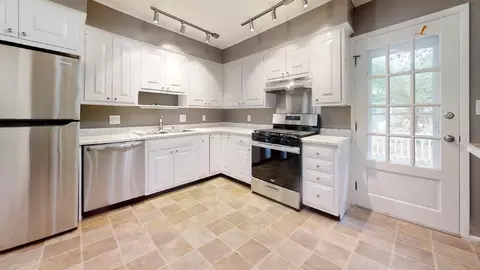 914 Devonshire Dr, Champaign, IL 61821 photo 15