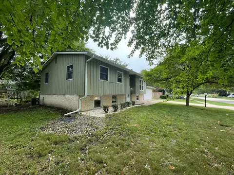 914 Devonshire Dr, Champaign, IL 61821 photo 5
