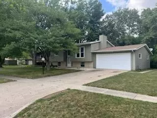 914 Devonshire Dr, Champaign, IL 61821 photo 3