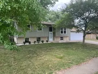 914 Devonshire Dr, Champaign, IL 61821