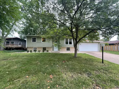 914 Devonshire Dr, Champaign, IL 61821 photo 2