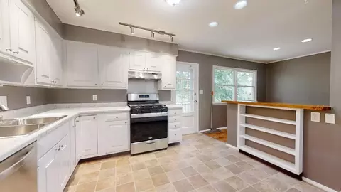 914 Devonshire Dr, Champaign, IL 61821 photo 16