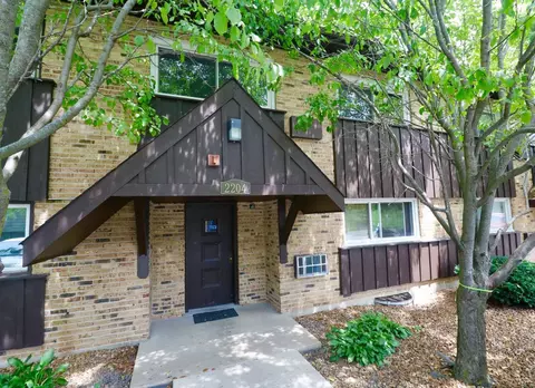 2204 Arbor Cir #23, Downers Grove, IL 60515