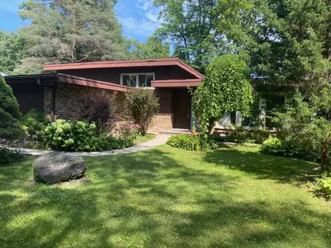 2835 Summit Ave, Highland Park, IL 60035