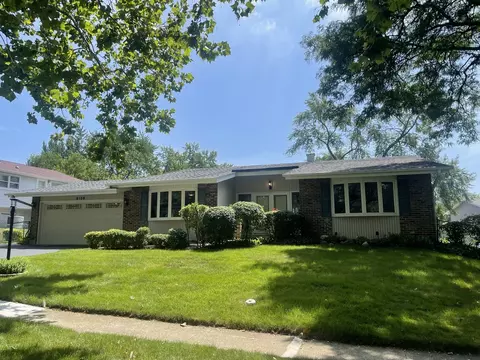 6109 Green Dr, Woodridge, IL 60517
