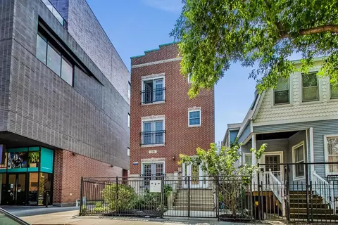 1119 W Addison St, Chicago, IL 60613
