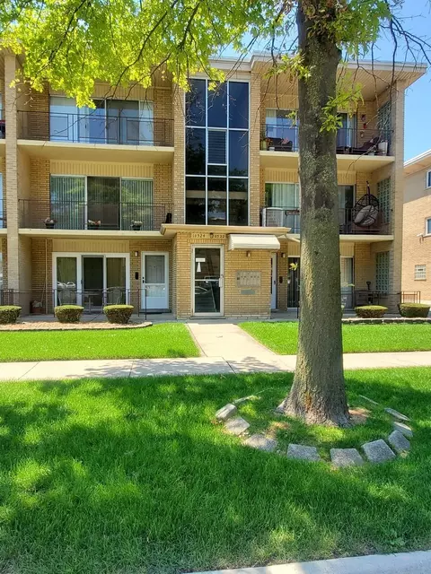 10324 S Komensky Ave #C, Oak Lawn, IL 60453