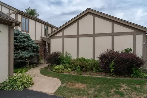 1305 Kingsridge Ct #B, Normal, IL 61761 photo 3