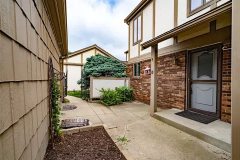 1305 Kingsridge Ct #B, Normal, IL 61761 photo 12