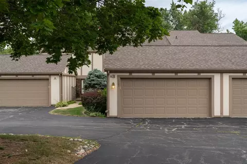 1305 Kingsridge Ct #B, Normal, IL 61761 photo 2