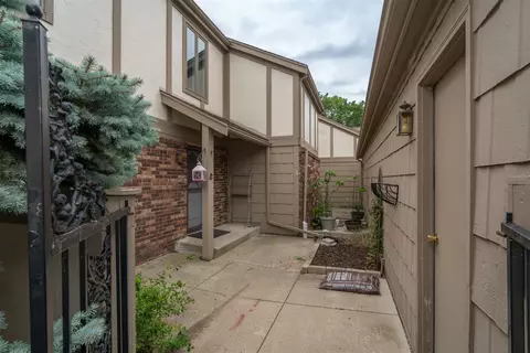 1305 Kingsridge Ct #B, Normal, IL 61761 photo 4