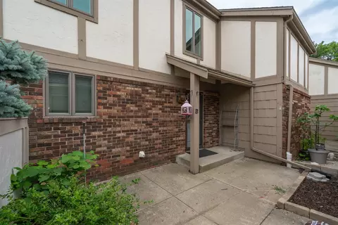 1305 Kingsridge Ct #B, Normal, IL 61761 photo 5