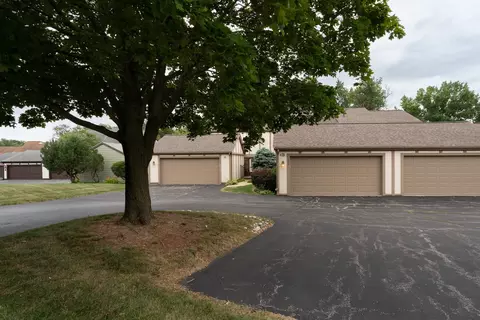 1305 Kingsridge Ct #B, Normal, IL 61761
