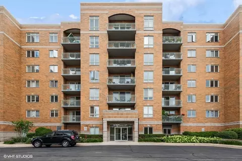 6815 Milwaukee Ave #601, Niles, IL 60714