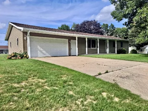 210 E 7th St, Milledgeville, IL 61051