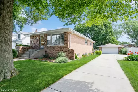 8953 Meade Ave, Oak Lawn, IL 60453