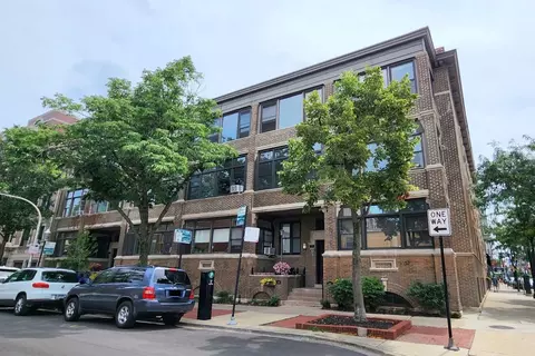 561 W Aldine Ave #2, Chicago, IL 60657
