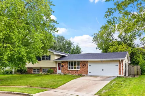 317 Hillside Ln, Bloomington, IL 61701
