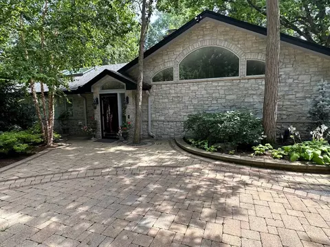1721 Ridgewood Ln E, Glenview, IL 60025