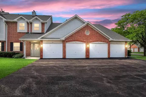 200 Charleston Ct #6, Schaumburg, IL 60193