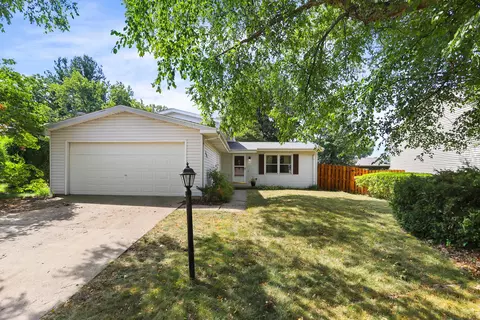 1807 Summit Dr, Urbana, IL 61802